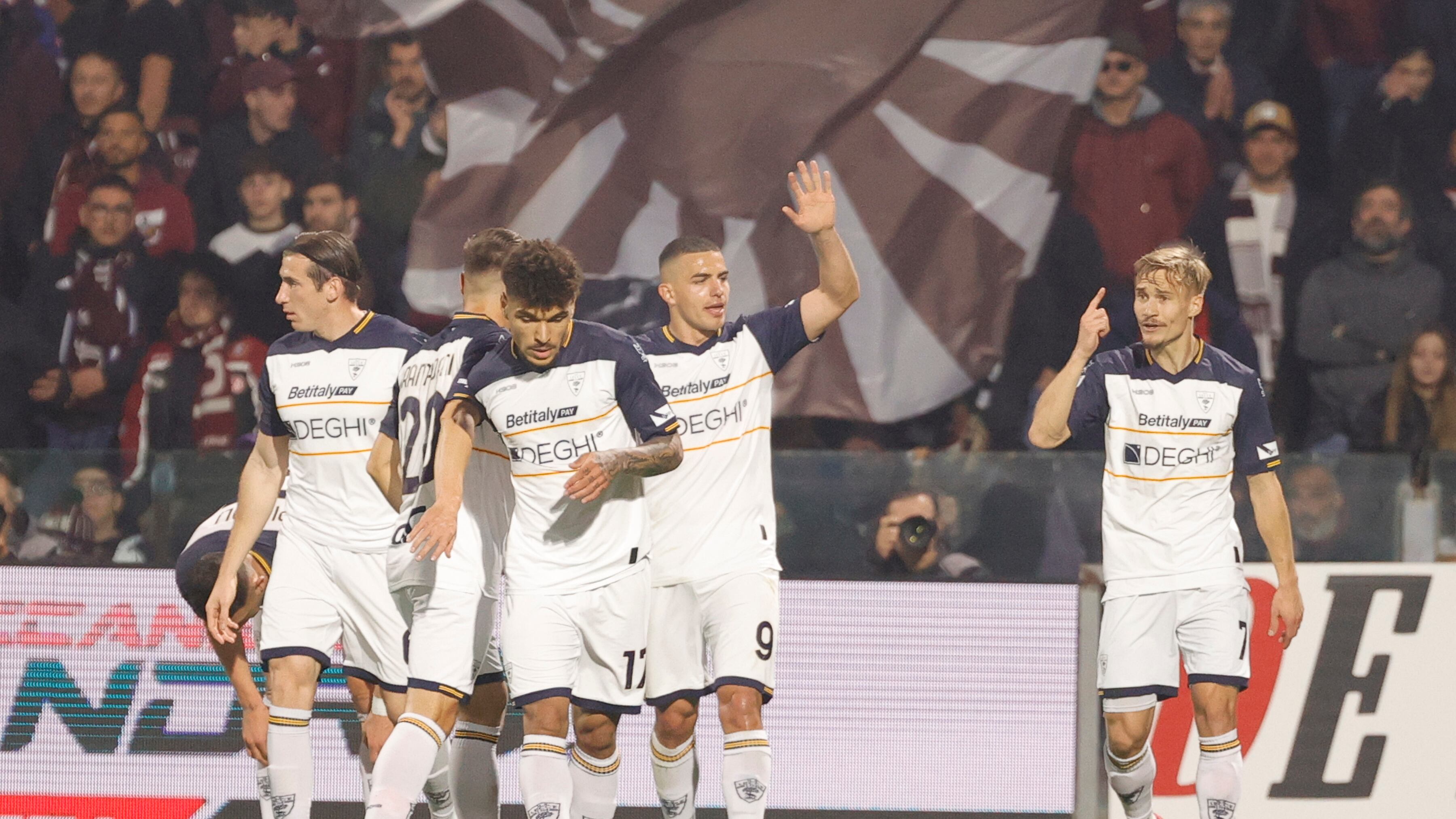 Il Lecce espugna l'Arechi: Salernitana ko e sempre più ultima in classifica