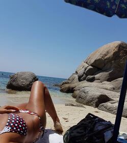 Samantha De Grenet hot, bikini al mare 2