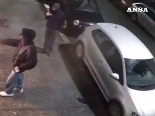 “Fasci di m…”. Sfregiata la sede FdI della Garbatella. Arianna Meloni: “Figli dell’odio”