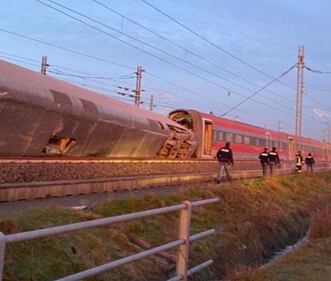 Frecciarossa deragliato a Lodi: morti i due macchinisti 1