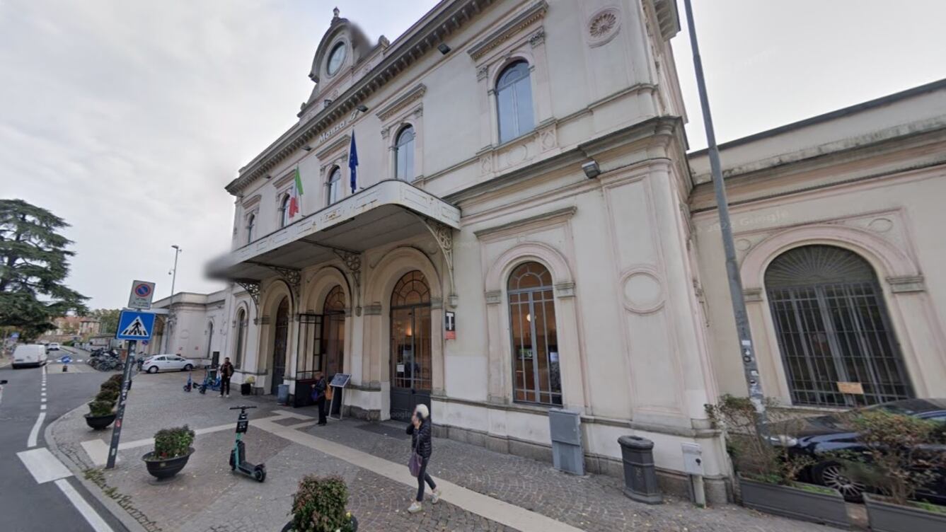 Hashish e cocaina alla stazione di Monza: la spacciatrice è travestita da unicorno
