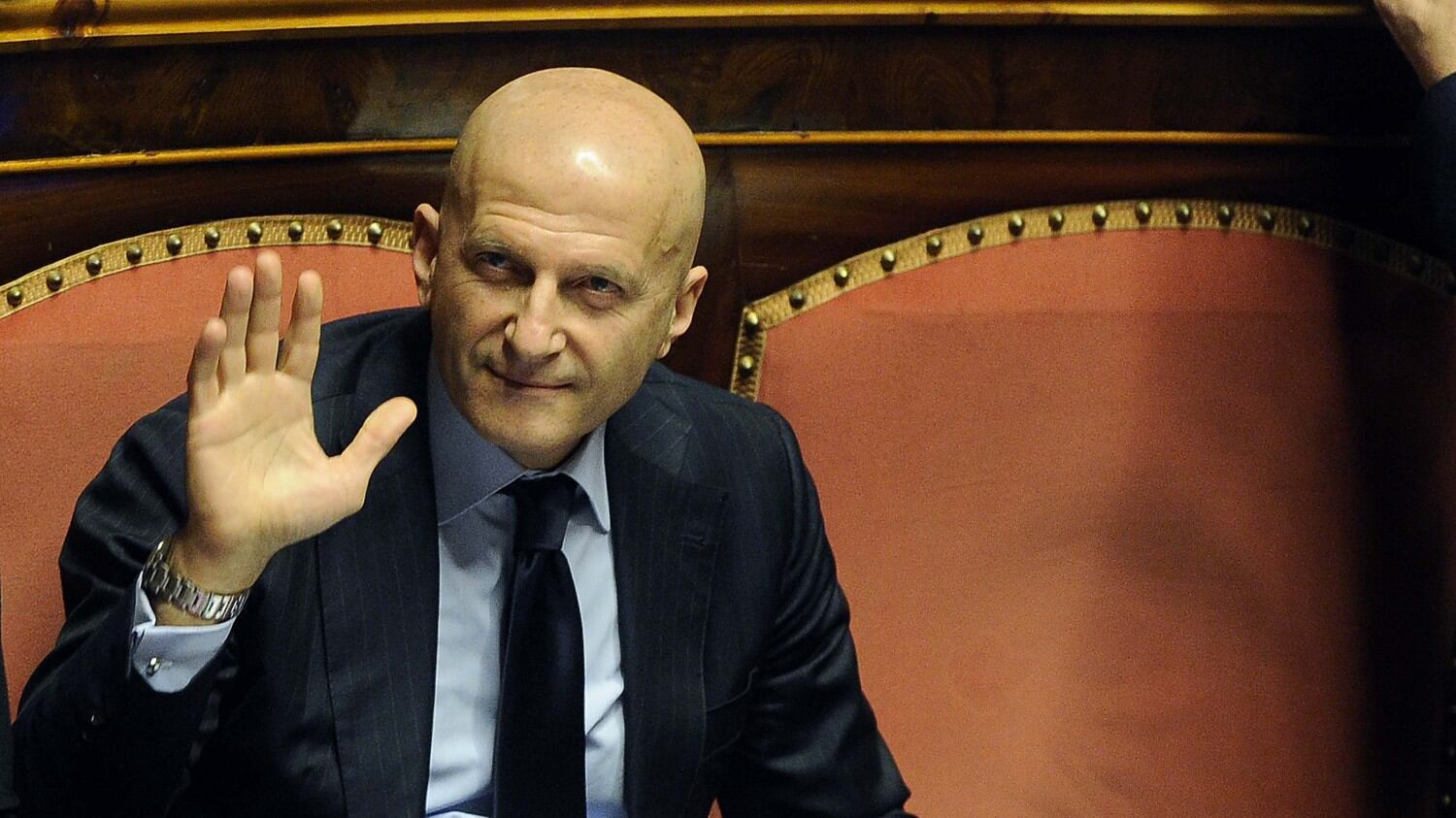 L'ingiustizia: vietato spostare la Ferrario. Minzolini, confermata condanna a 4 mesi