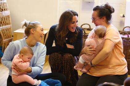 Kate Middleton tra i bambini, foto 1