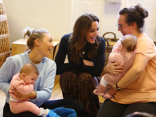 Kate Middleton tra i bambini, foto