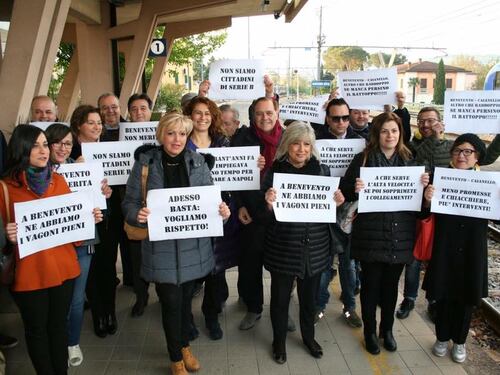 Mastella adesso protesta con i pendolari