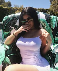 Kylie Jenner hot in reggiseno 8