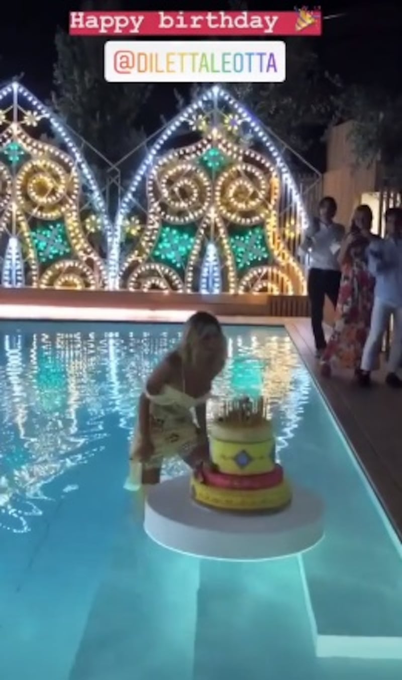 Diletta Leotta, festeggia i 28 anni con un pazzo pool party 6