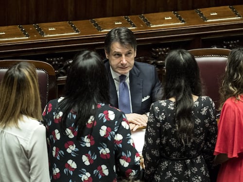 Conte incassa la fiducia: alla Camera 343 "sì" tra tensioni e contestazioni