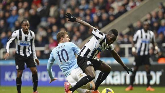Newcastle, il caso del campione poligamo: due mogli e un'amante