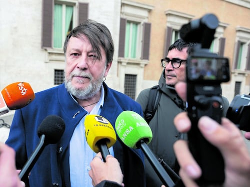 Casarini e l'Ong rinviati a giudizio. "Tratto profitto dagli sbarchi"