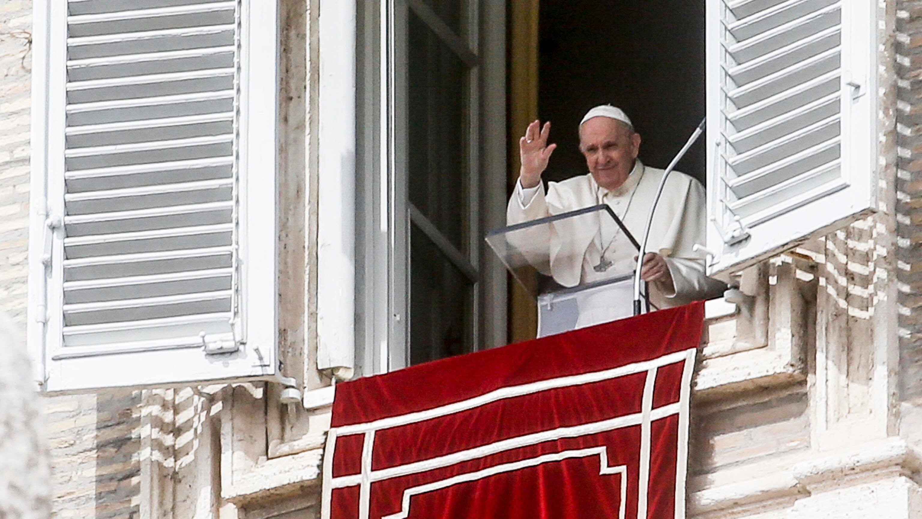 Papa Francesco chiude alla Messa in latino: "Non si torna indietro"