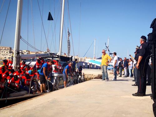 Lampedusa, hotspot ancora pieno: forze dell'ordine allo stremo