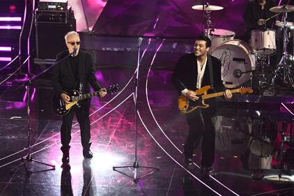 Sanremo 2024: ecco il look della quarta serata del Festival dei The Kolors 8