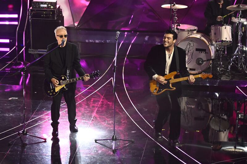 Sanremo 2024: ecco il look della quarta serata del Festival dei The Kolors 8