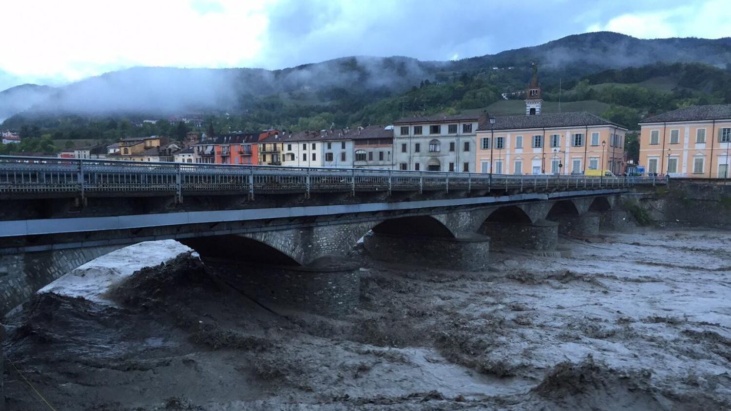 Emergenza maltempo, bomba d'acqua in Emilia. Due dispersi e un morto nel piacentino