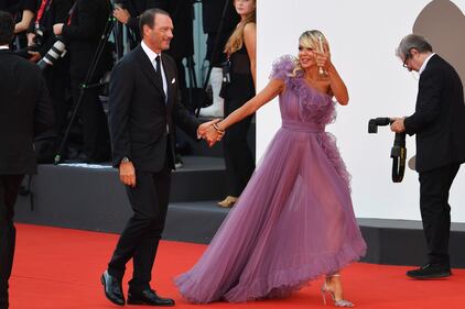 Abiti lunghi e spacchi mozzafiato sul red carpet di Venezia 8