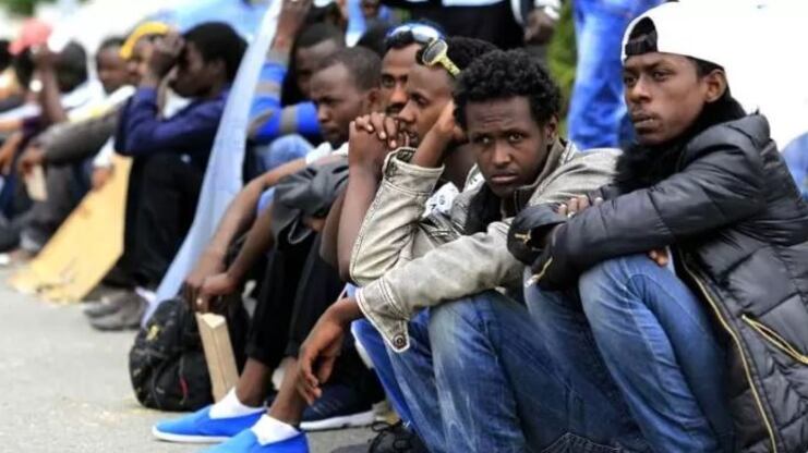 Belgio, la polizia rintraccia 12 migranti in un camion-frigorifero