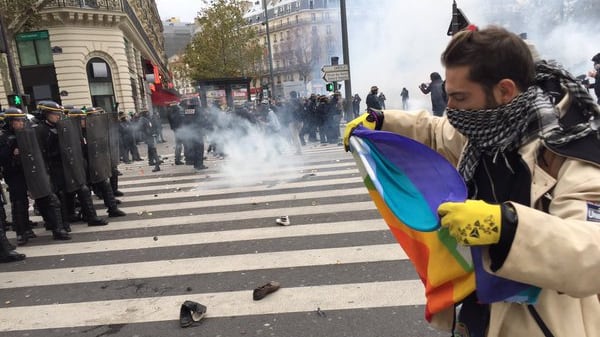 Sfregio ai morti di Parigi