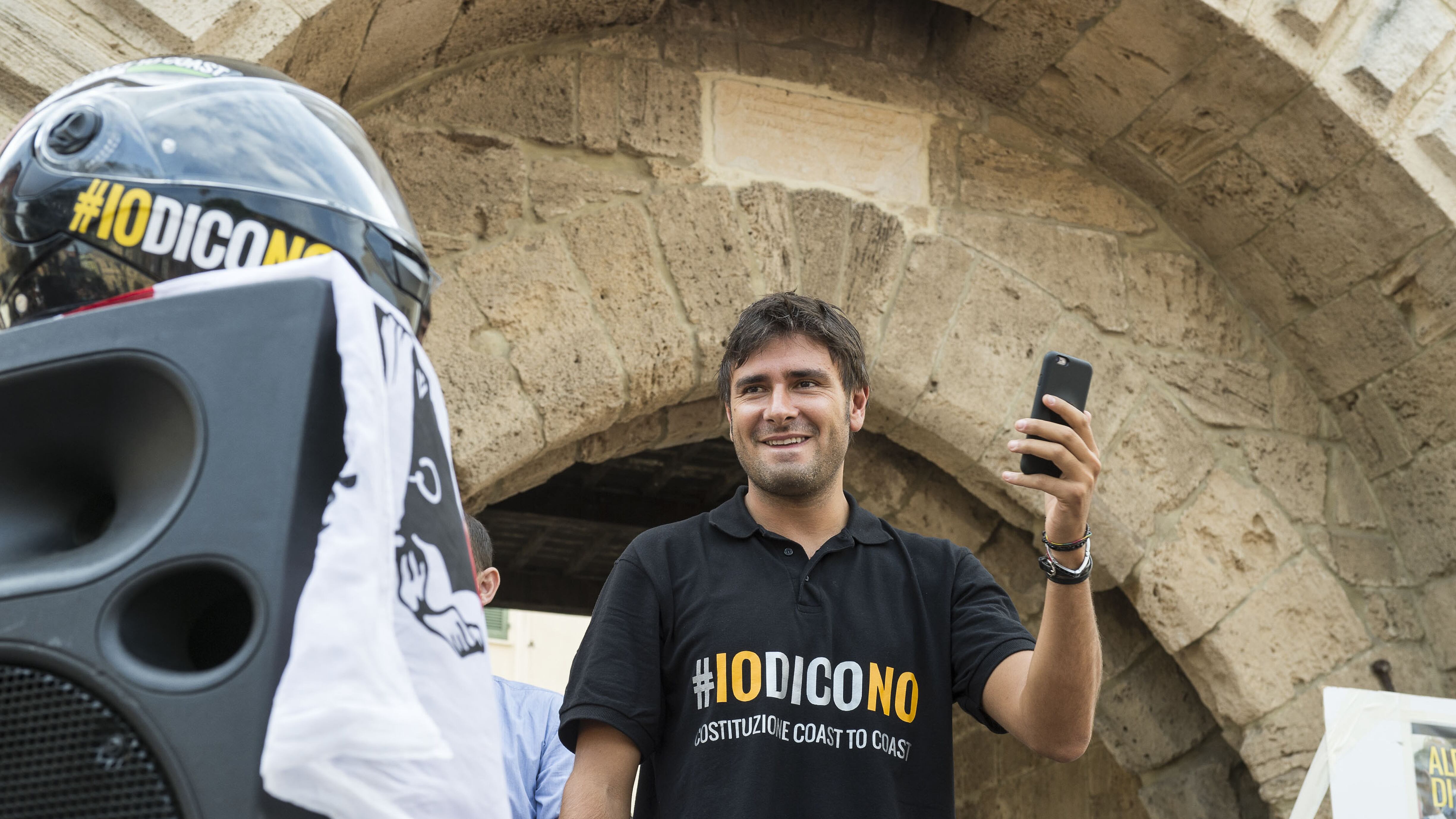 Di Battista: "Gli italiani? Li vedo molto rincoglioniti"