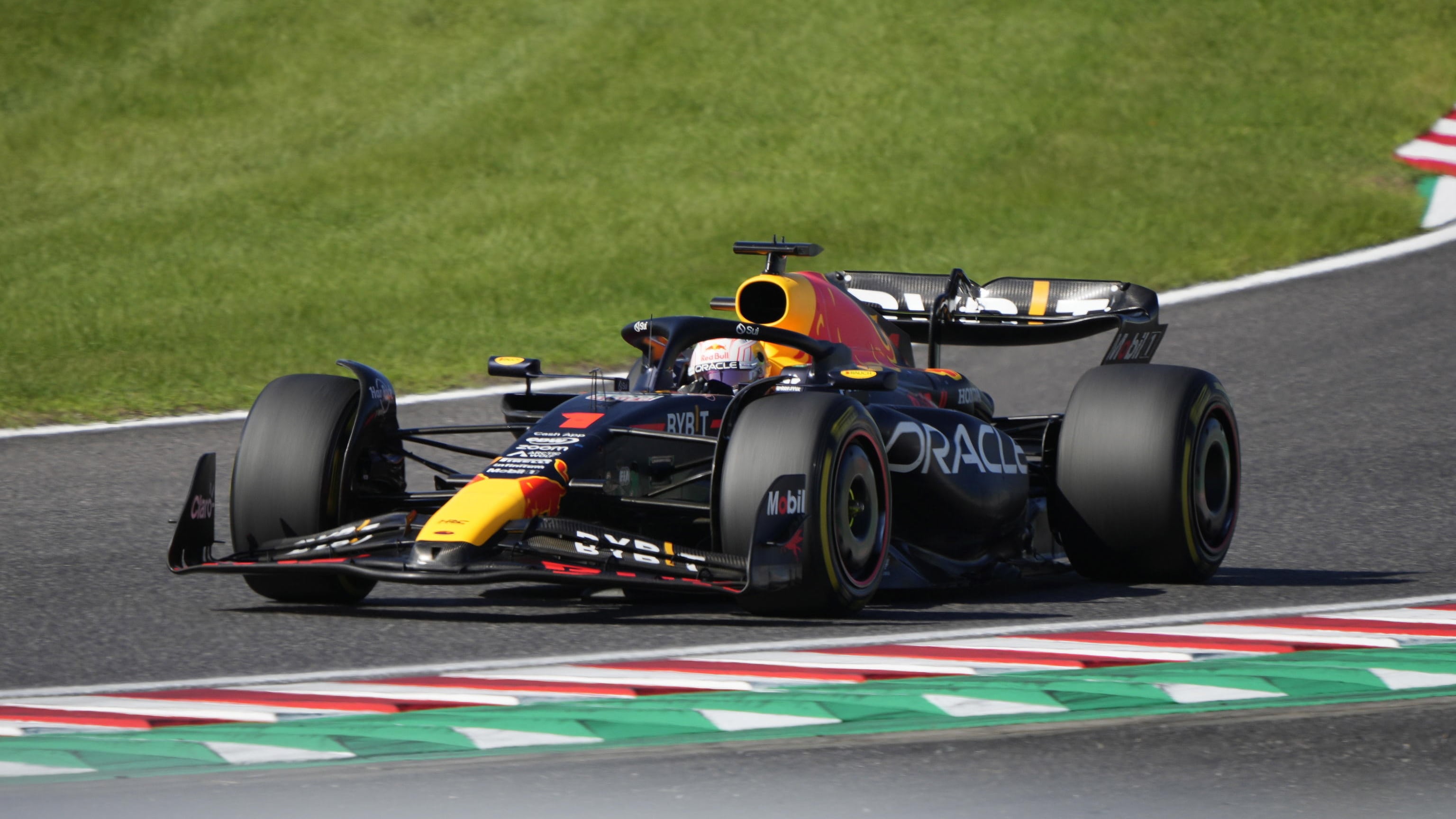F1, a Suzuka non c’è storia. Stravince Verstappen, Leclerc quarto in rimonta