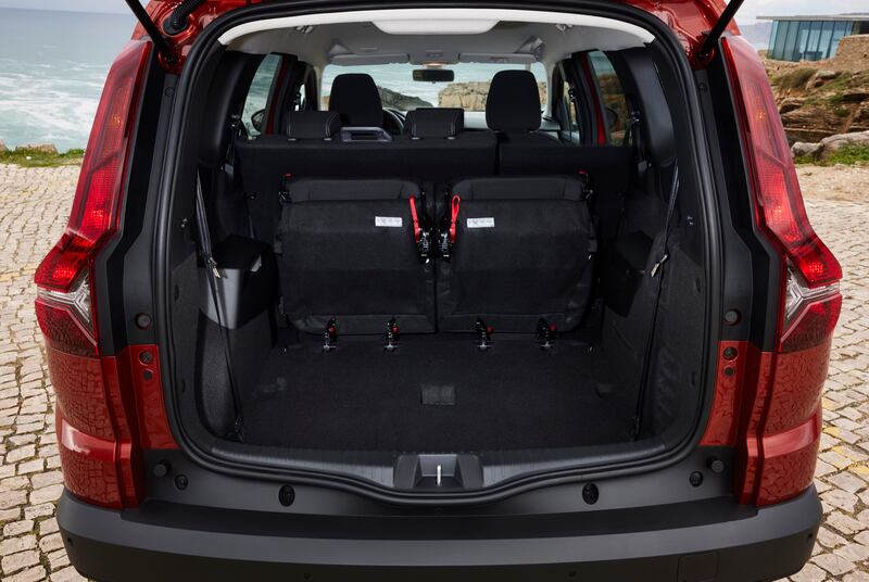 Dacia Jogger Hybrid 140: guarda la gallery del crossover ibrido multispazio 11
