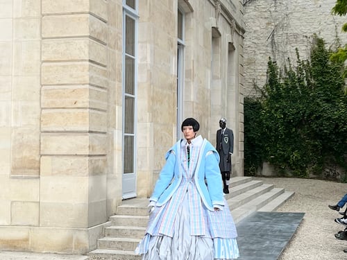 Parigi chiude con i grembiuli di Miu Miu, i marziani di Thom Browne e le ragazze innamorate di Zimmermann