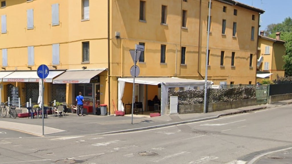 Agguato a colpi di machete all'uscita dal ristorante: orrore a Modena