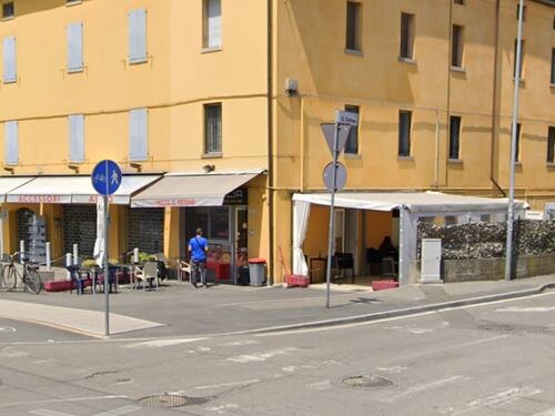 Agguato a colpi di machete all'uscita dal ristorante: orrore a Modena
