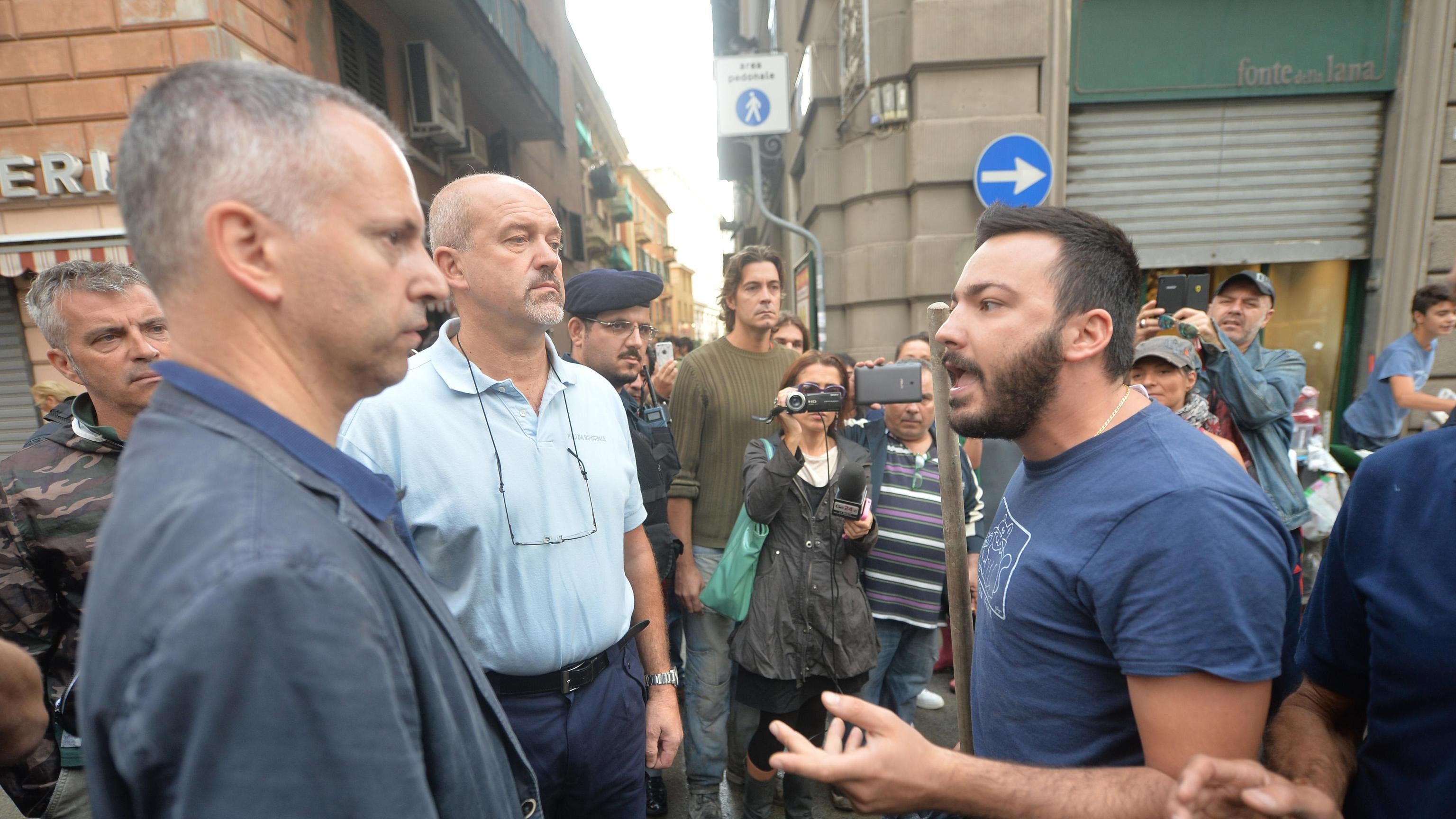 Ora l'alluvione travolge il sindaco: «Devi andartene»