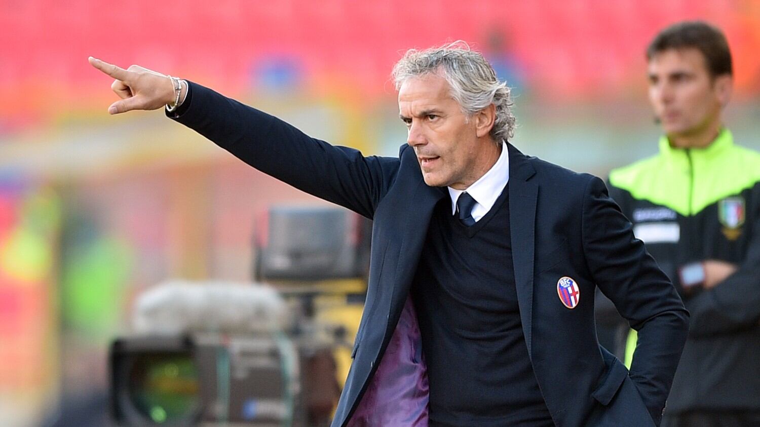 I tifosi del Bologna scaricano Donadoni: "Ci stai stretto, pagaci il biglietto"