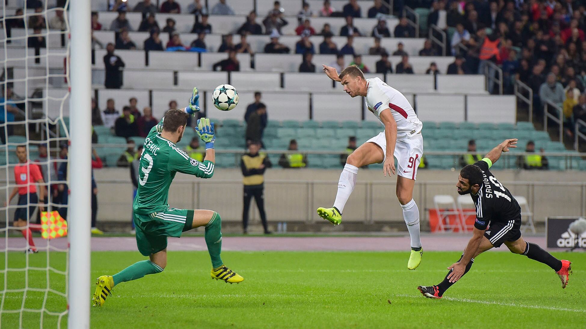 Roma, vittoria con il fiatone. Serve il solito guizzo di Dzeko