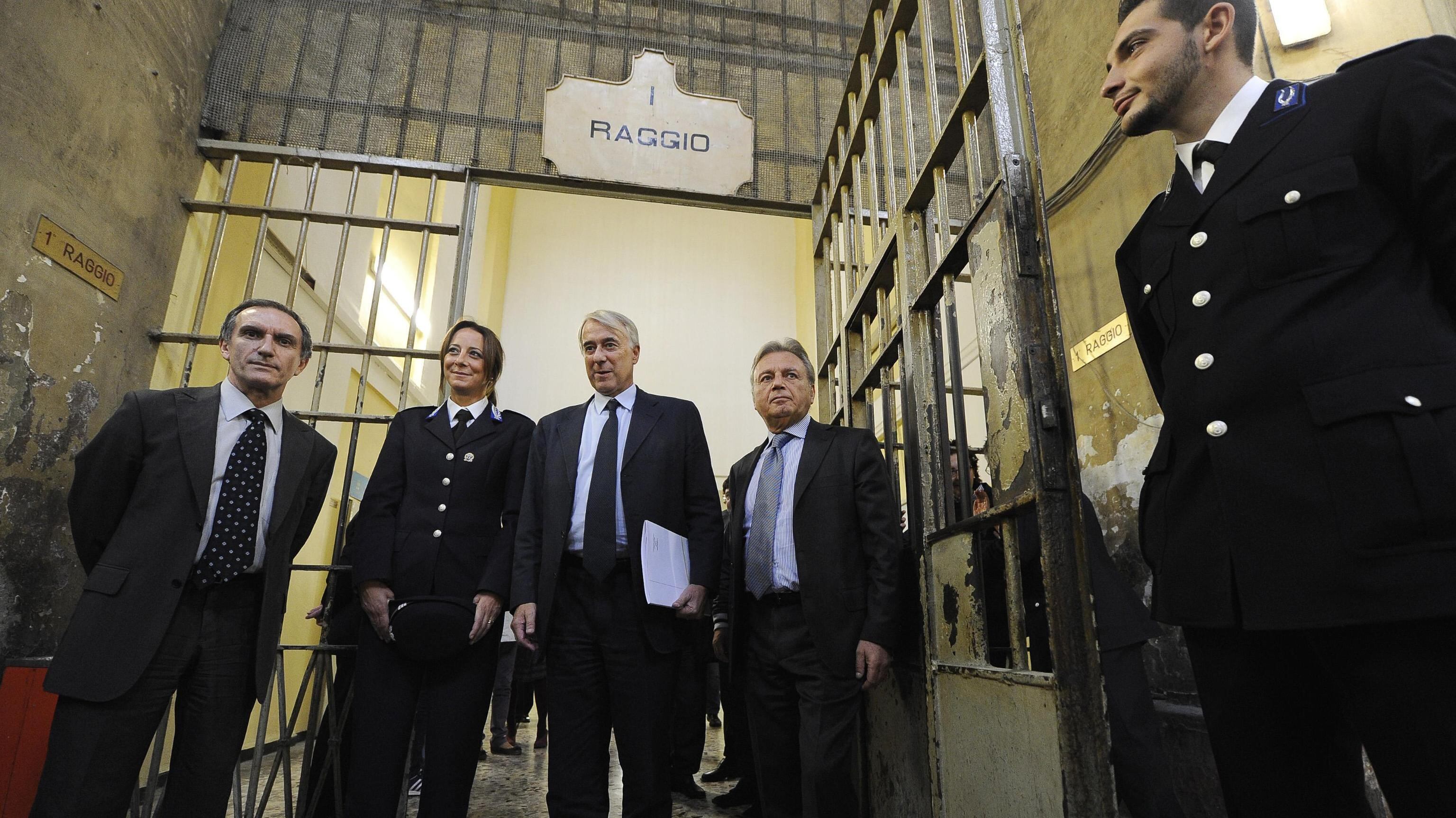 Consiglio comunale in carcere: «Pene alternative alla cella»