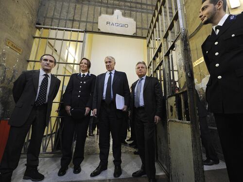 Consiglio comunale in carcere: «Pene alternative alla cella»