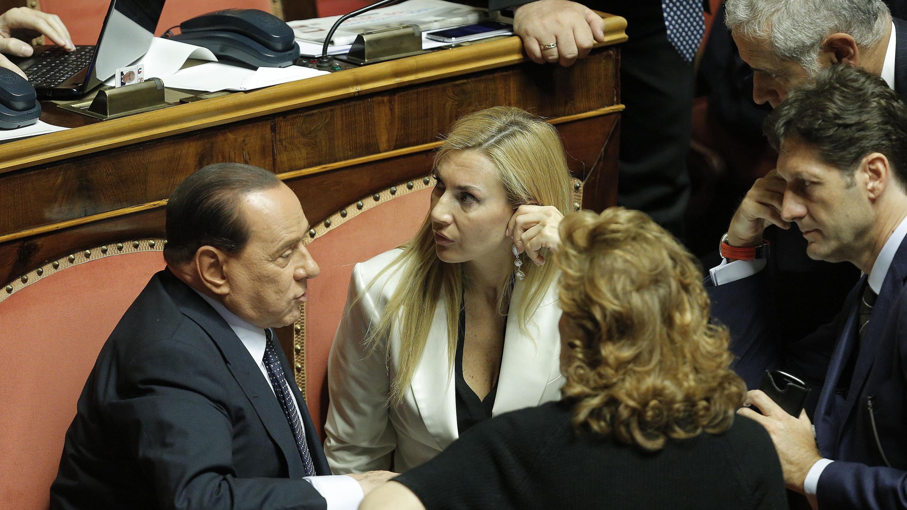 Avvertimento dei giuristi: far decadere Berlusconi è contro la Costituzione