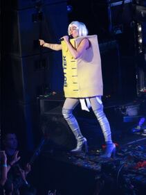 Miley Cyrus chiude il tour con Pamela Anderson 30
