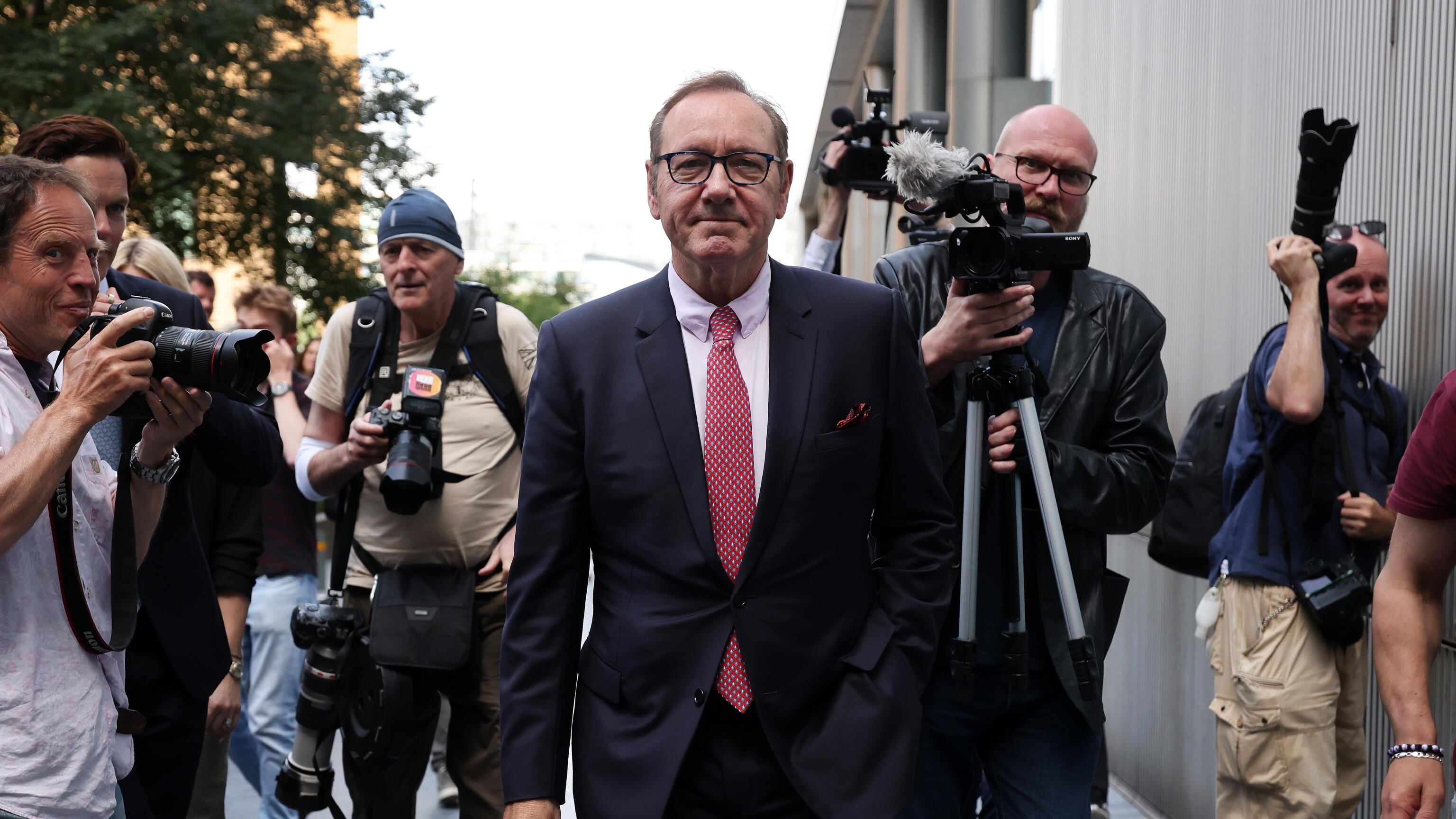 Dopo l'assoluzione, la rivincita contro Hollywood: standing ovation per Kevin Spacey