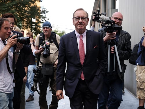Dopo l'assoluzione, la rivincita contro Hollywood: standing ovation per Kevin Spacey