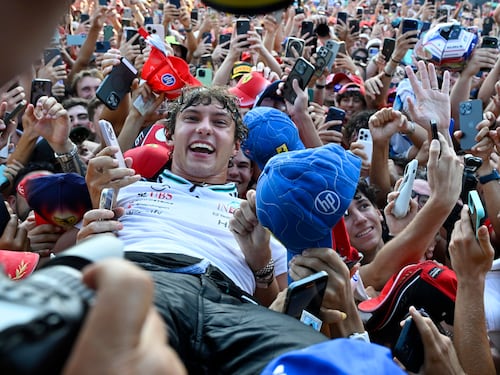 “E Kimi chiamò...”. Monza s’inchina. L’Italia corre con lui
