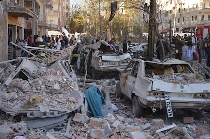 Autobomba contro la polizia a Diyarbakir 7