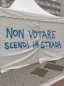 Un gazebo di Forza Italia è stato vandalizzato a Milano 1