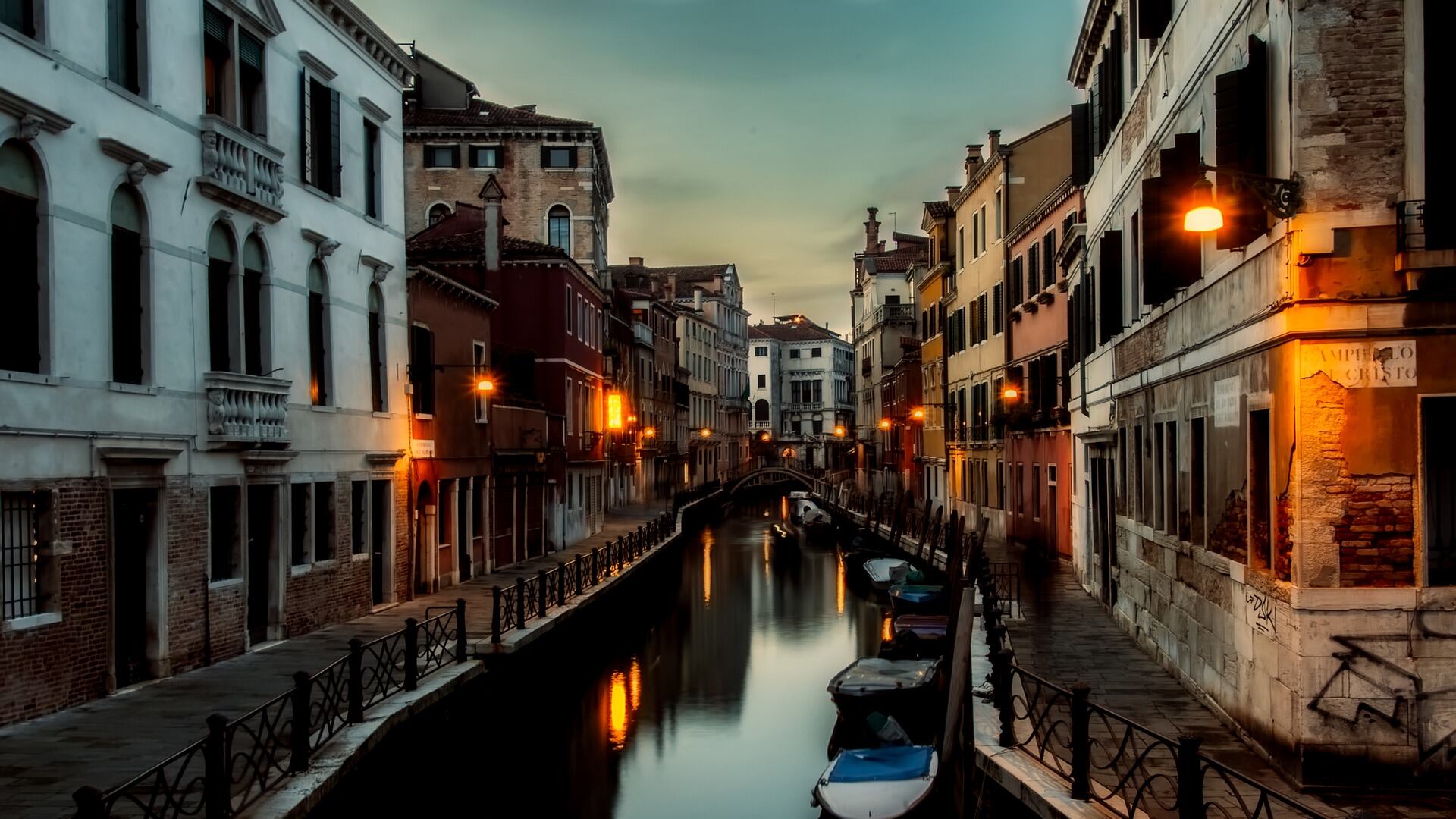 Zero stranieri, negozi chiusi (e in vendita). Viaggio nella Serenissima che sprofonda