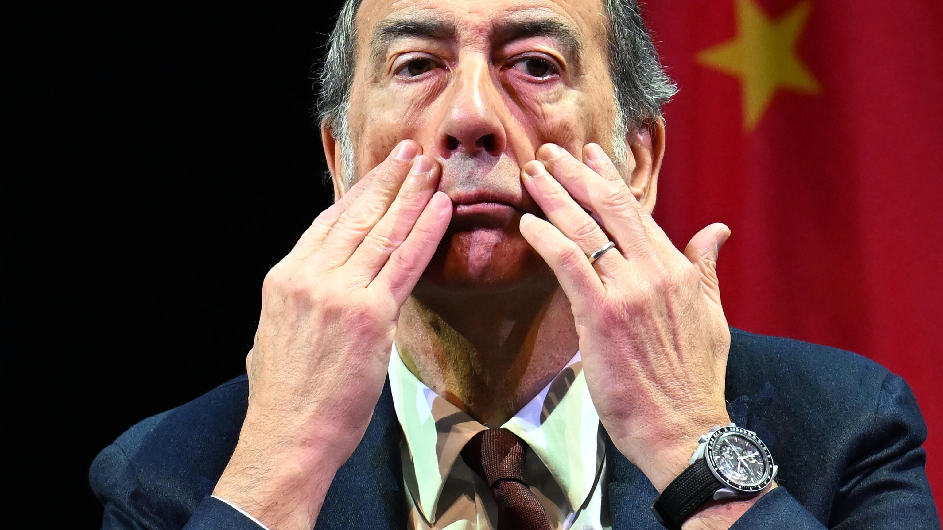 Sala, chieste le dimissioni. Ma il sindaco prende tempo