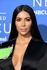 Kim Kardashian, seno e perizoma in mostra su Instagram 9