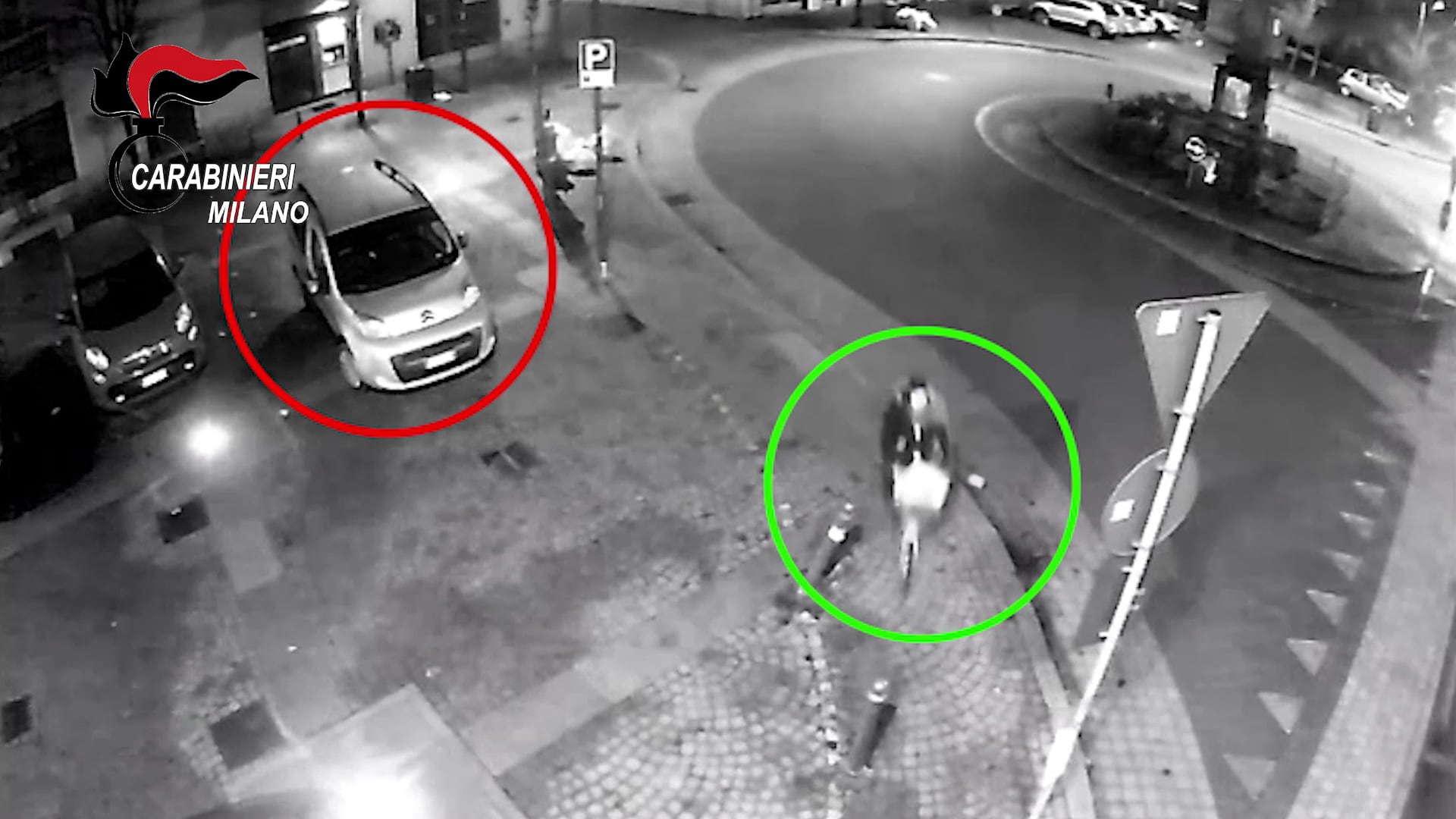 I fari dell'auto, il parcheggio, la violenza. Il racconto choc della commessa stuprata