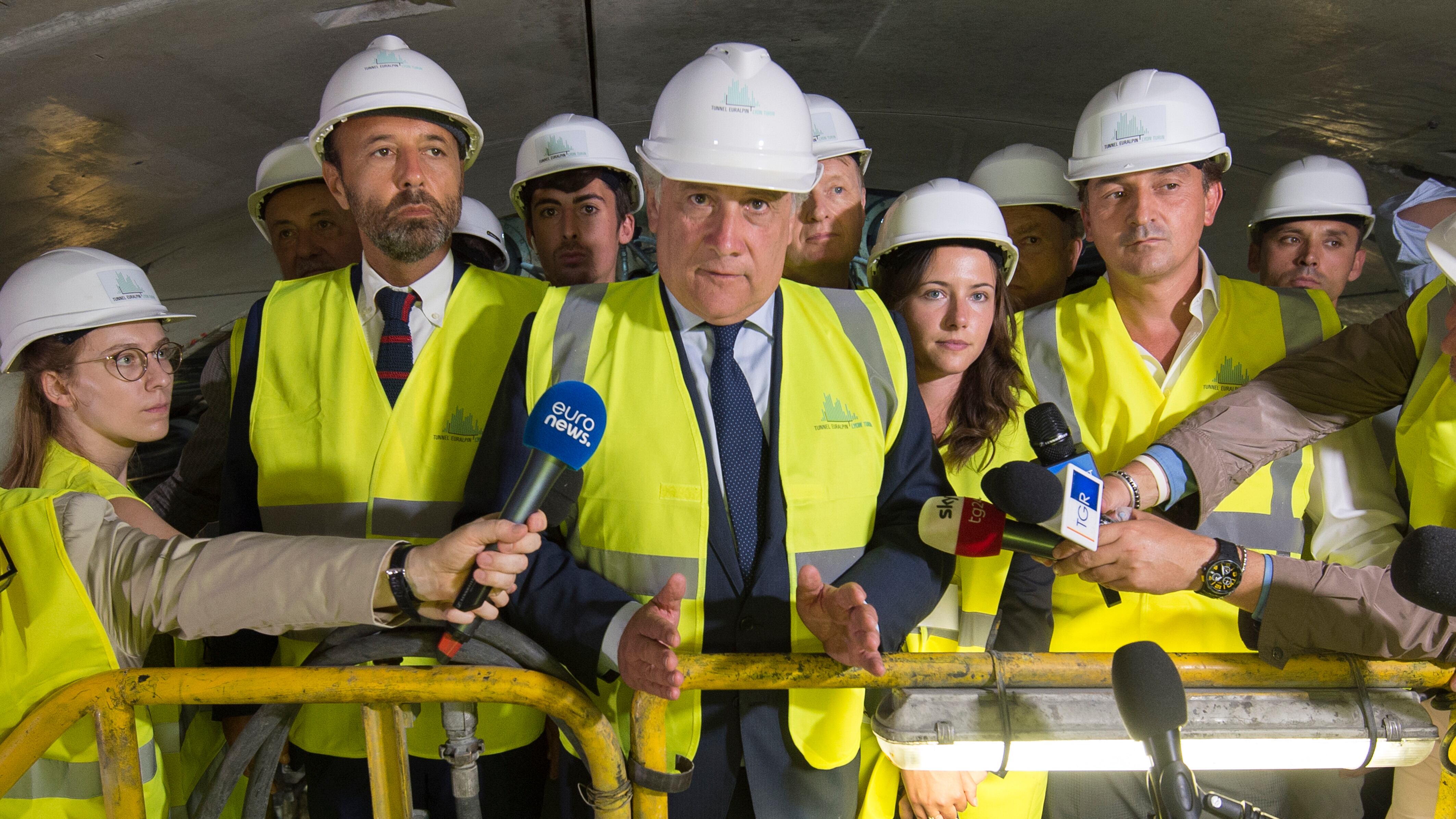 Tajani zittisce i Cinque stelle "Pontificano da un'amaca"