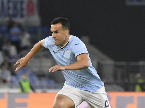 Lazio contro Sassuolo per blindare il primato, Roma contro Cagliari per restare in scia