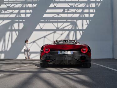 Alfa Romeo 33 Stradale, guarda le immagini 27