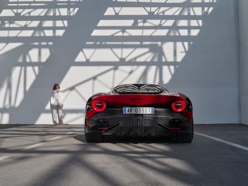 Alfa Romeo 33 Stradale, guarda le immagini 27