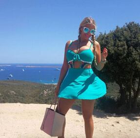Francesca Cipriani sexy, seno mozzafiato 11