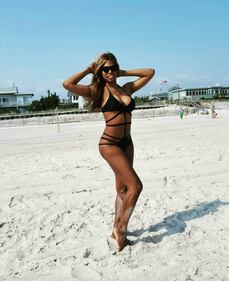 Laverne Cox, photoshooting in bikini 5